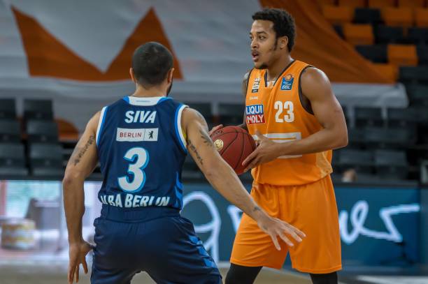 与他去年经 与他去年经